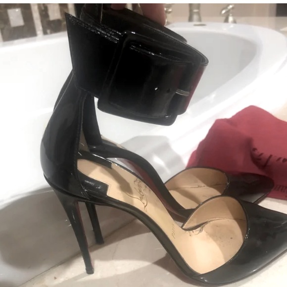 Harler strap pumps by Christian Louboutin - Picture 8 of 9